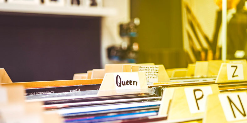 Bleiben Sie organisiert und finden Sie Dateien, Sätze und Wörter in Sekunden Bleiben Sie organisiert und finden Sie Dateien, Sätze und Wörter in Sekunden